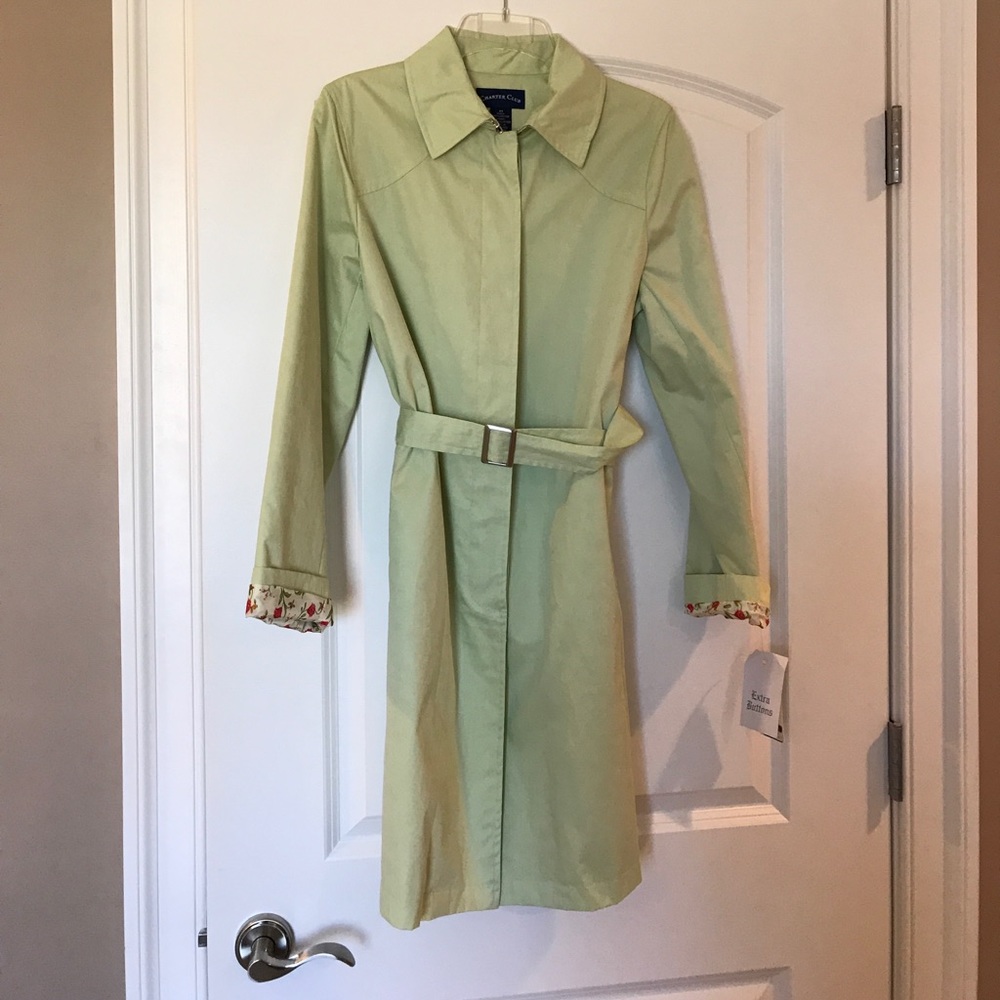 Pale green trench coat. - Picture 2 of 8